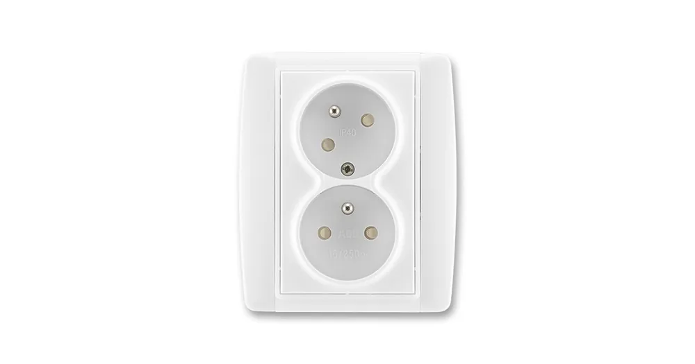 ABB 5513E-C02357 03 Element® Zásuvka dvojnásobná s ochrannými kolíky, s clonkami, s natočenou dutinou, bílá / bílá Akční Cena