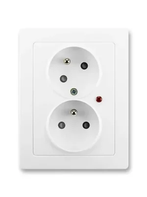 ABB 5593J-C02357 B1 Swing®L Zásuvka dvojnásobná s ochrannými kolíky, s clonkami, s natočenou dutinou, s ochranou před přepětím, jasně bílá Nakupujte Hned